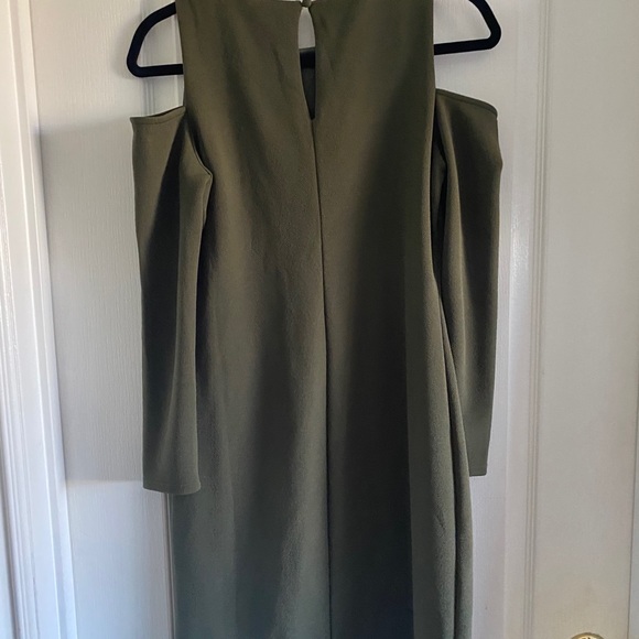 Halogen Cold-Shoulder Body-Con dress - Picture 3 of 5